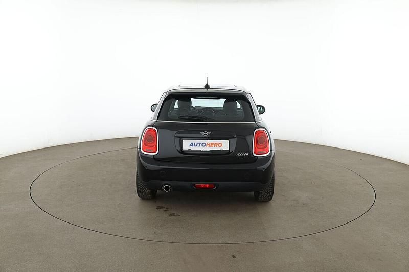 Second-hand Mini Cooper 136 CP (100 kW) 2018 Negru Hatchback