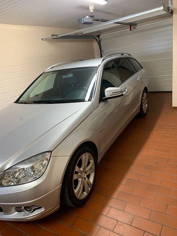 Grau Gebraucht 2011 Mercedes C180 Limousine | 9.000 € (Superpreis) - Bild 1/4