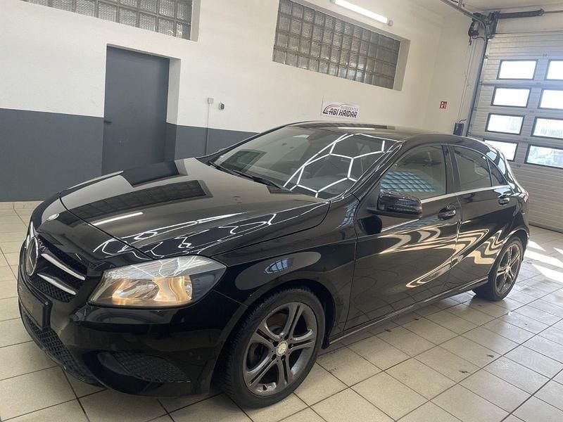 Gebraucht Mercedes A180 122 PS (89 kW) 2013 Schwarz Kleinwagen