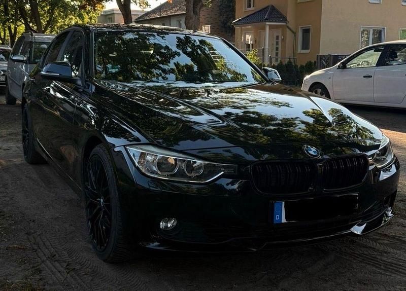 Gebraucht BMW 320 184 PS (135 kW) 2012 Schwarz Limousine