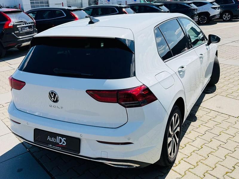 Używany VW Golf VII Active 150 KM (110 kW) 2021 Biały Hatchback