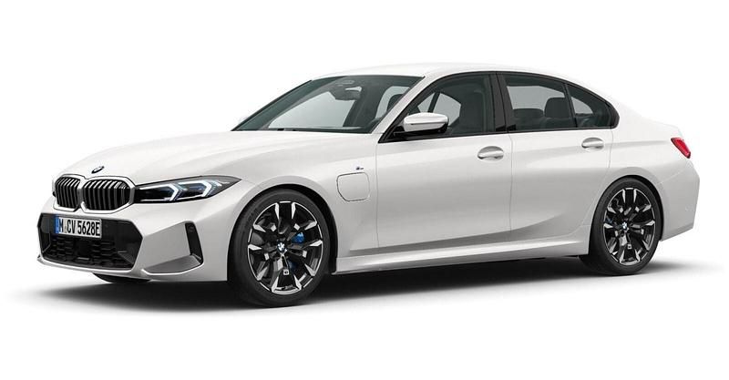 Weiß Gebraucht 2024 BMW 330e Comfort Edition Limousine | 62.038 € - Bild 1/4