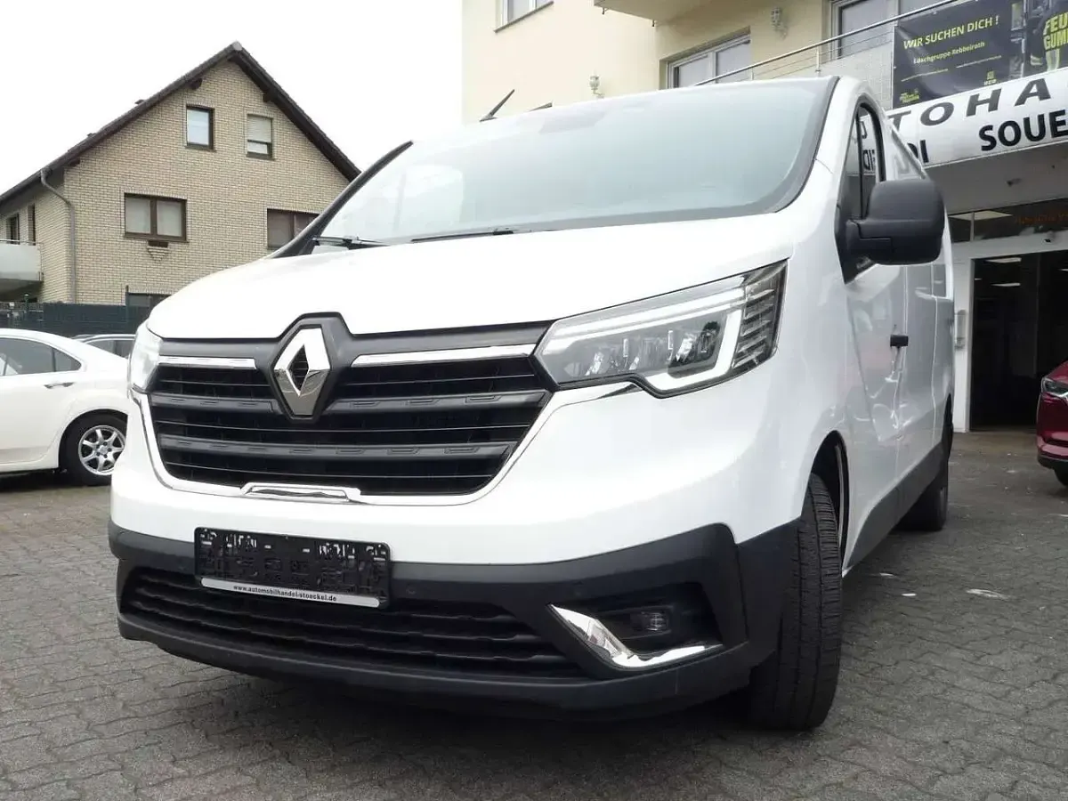 Gebraucht Renault Trafic Komfort 131 PS (96 kW) 2024 Gletscherweiss Van / Kleinbus