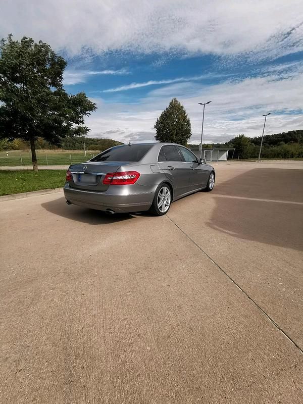 Gebraucht Mercedes E350 265 PS (194 kW) 2012 Andere farben Limousine