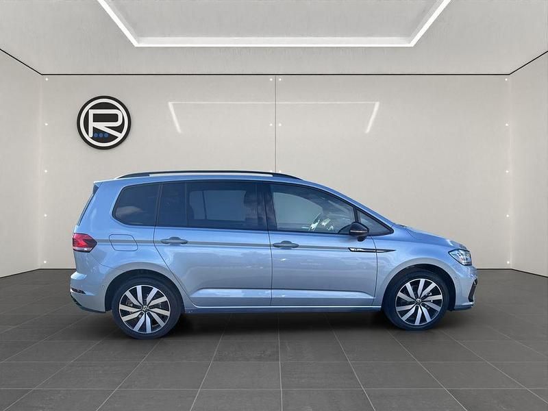 Gebraucht VW Touran Highline 150 PS (110 kW) 2024 Silber Van / Kleinbus