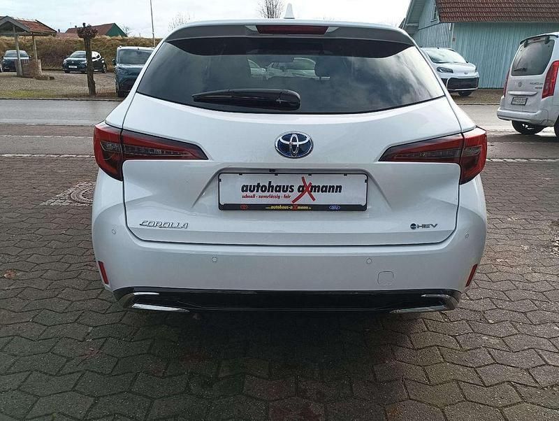 Neu Toyota Corolla 178 PS (130 kW) 2025 Weiß Kombi