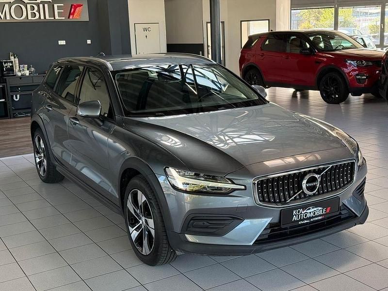 Gebraucht Volvo V60 CC Pro 150 PS (110 kW) 2019 Grau Kombi