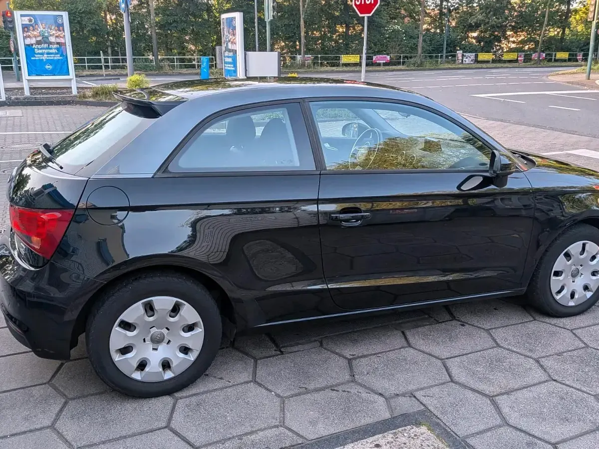 Gebraucht Audi A1 Design 90 PS (66 kW) 2015 Schwarz Kleinwagen
