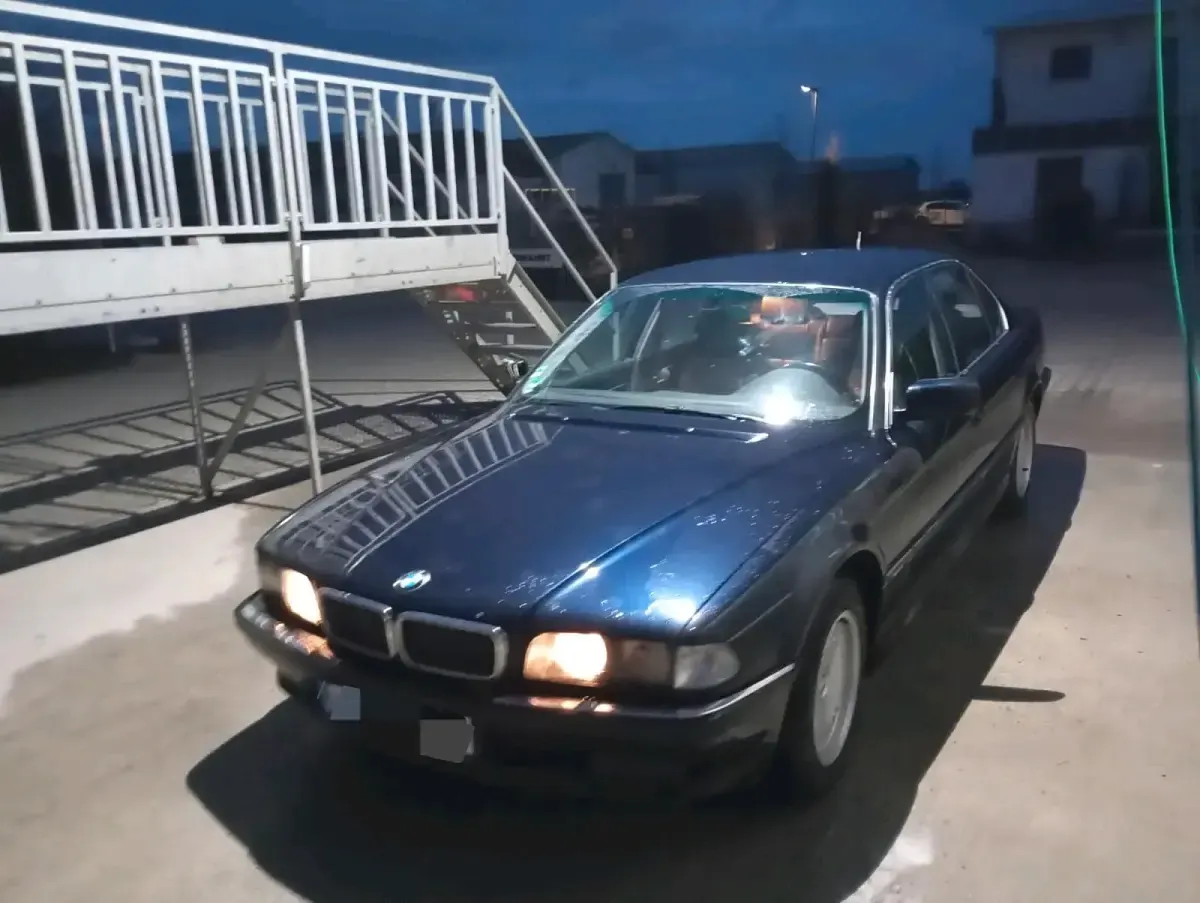 Gebraucht BMW 735 235 PS (172 kW) 1997 Blau Limousine