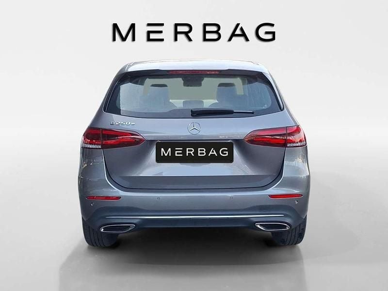 Gebraucht Mercedes E250 Progressive 160 PS (117 kW) 2022 Metalliclack mountaingrau Kombi