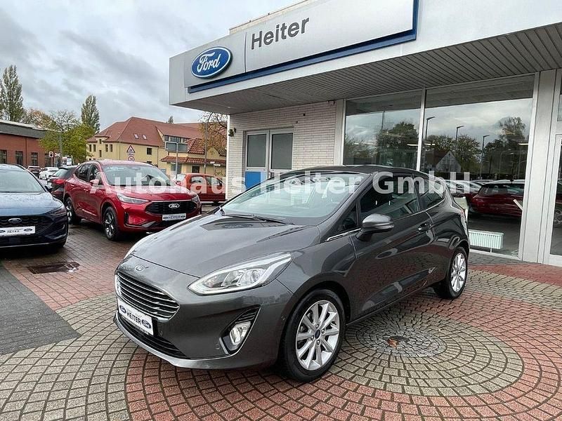Grau Gebraucht 2019 Ford Fiesta Titanium Kleinwagen | 10.950 € (Fairer Preis) - Bild 1/4