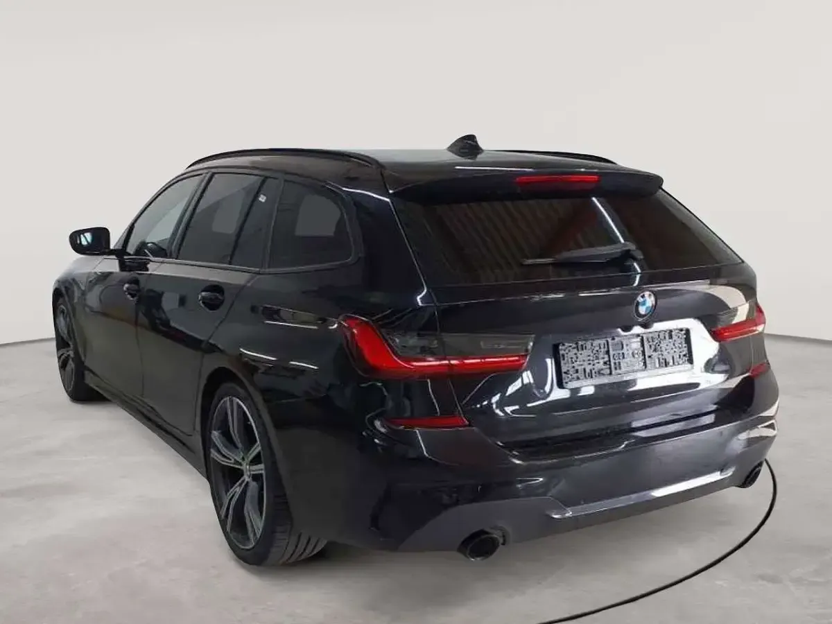 Gebraucht BMW 330 M Sport 286 PS (210 kW) 2021 Saphirschwarz metallic Kombi