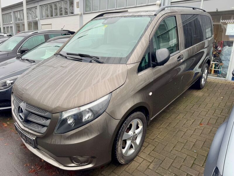 Grau Gebraucht 2016 Mercedes Vito Van / Kleinbus | 17.990 € - Bild 1/4