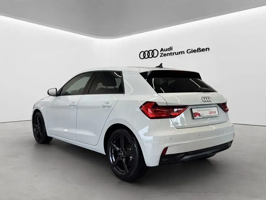 Gebraucht Audi A1 Sportback Advanced 116 PS (85 kW) 2025 Gletscherweiß metallic Kleinwagen