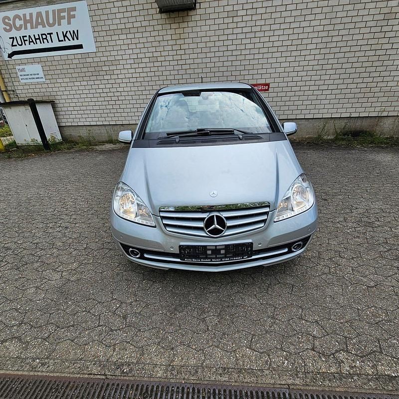 Silber Gebraucht 2010 Mercedes A160 Limousine | 3.990 € (Fairer Preis) - Bild 1/4