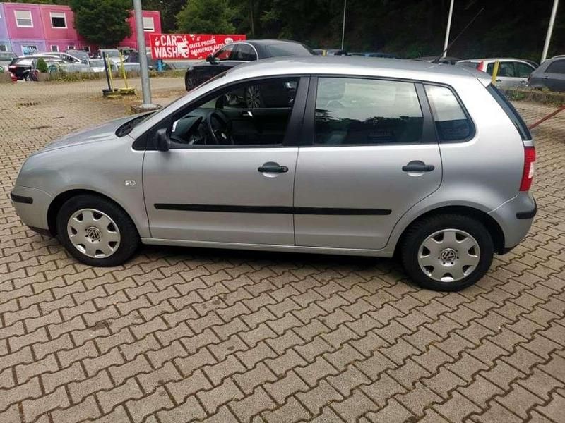 Gebraucht VW Polo Cricket 80 PS (58 kW) 2004 Reflexsilber Limousine
