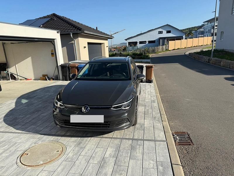 Grau Gebraucht 2023 VW Golf VIII Kombi | 19.499 € (Superpreis) - Bild 1/4
