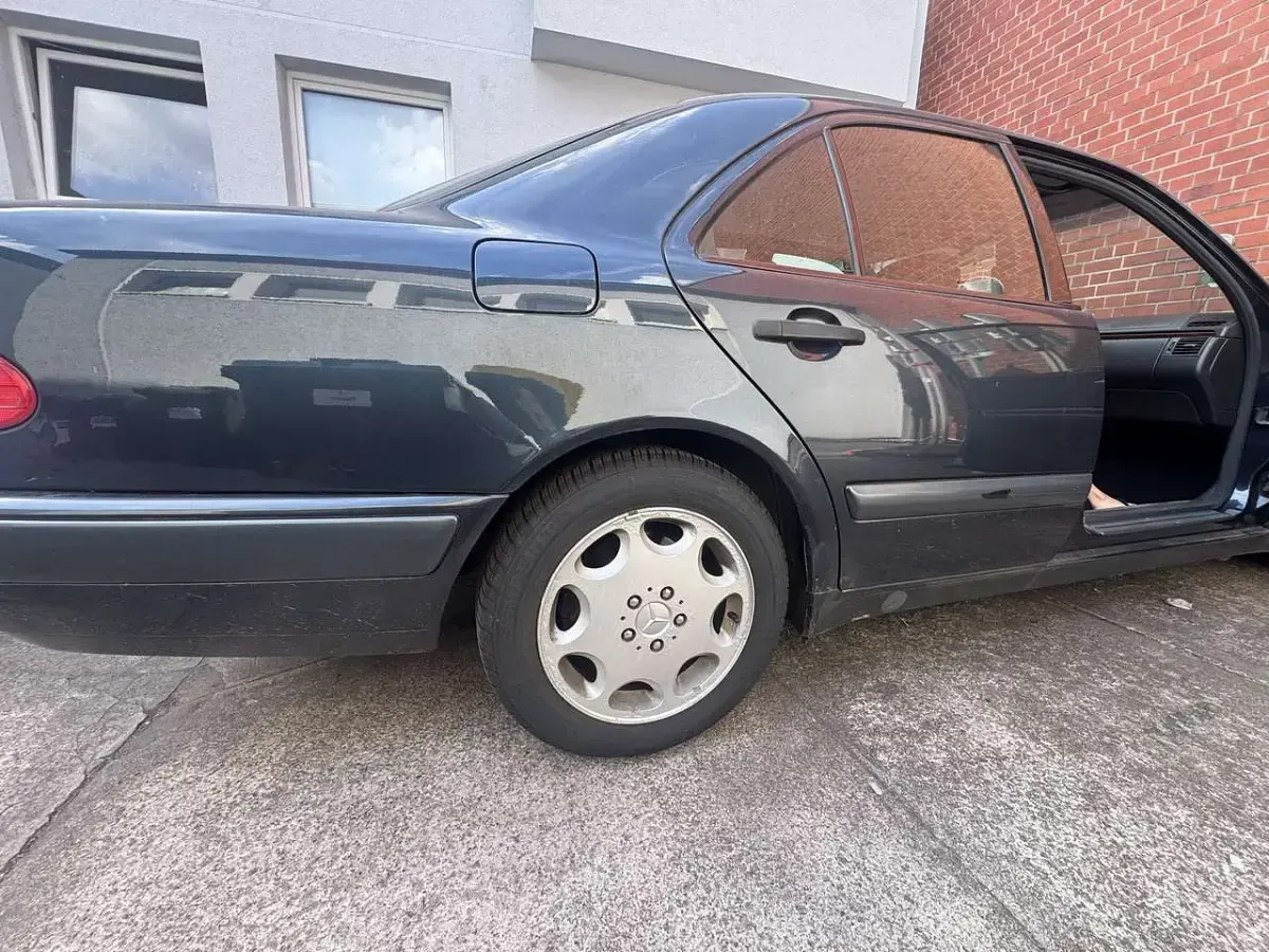 Gebraucht Mercedes E320 Classic 224 PS (164 kW) 1998 Kombi