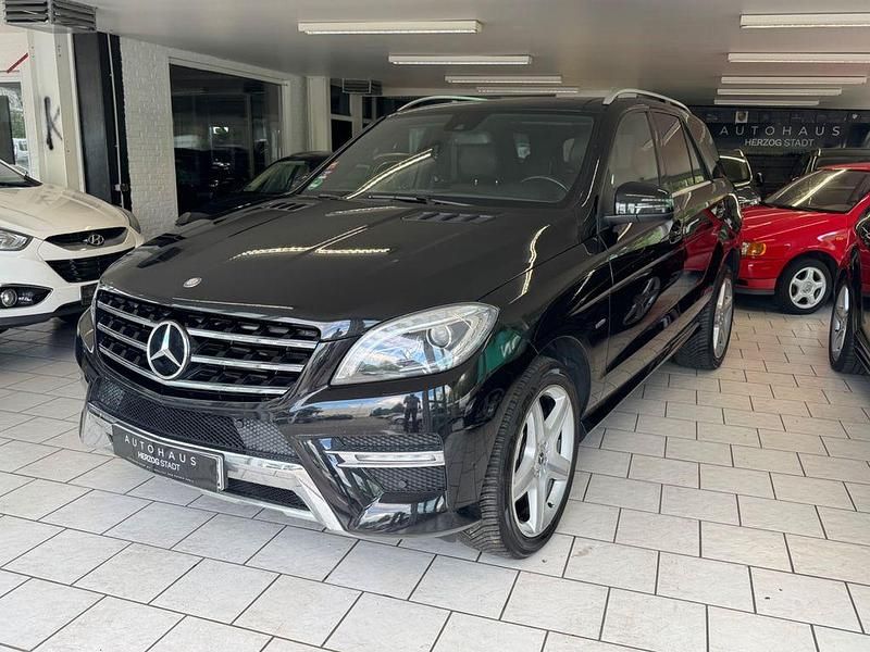 Schwarz Gebraucht 2012 Mercedes ML250 AMG line SUV | 16.999 € (Fairer Preis) - Bild 1/4