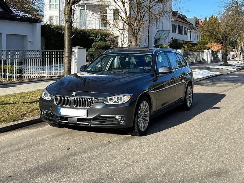 Grau Gebraucht 2015 BMW 335 Luxury Line Kombi | 15.999 € (Fairer Preis) - Bild 1/4