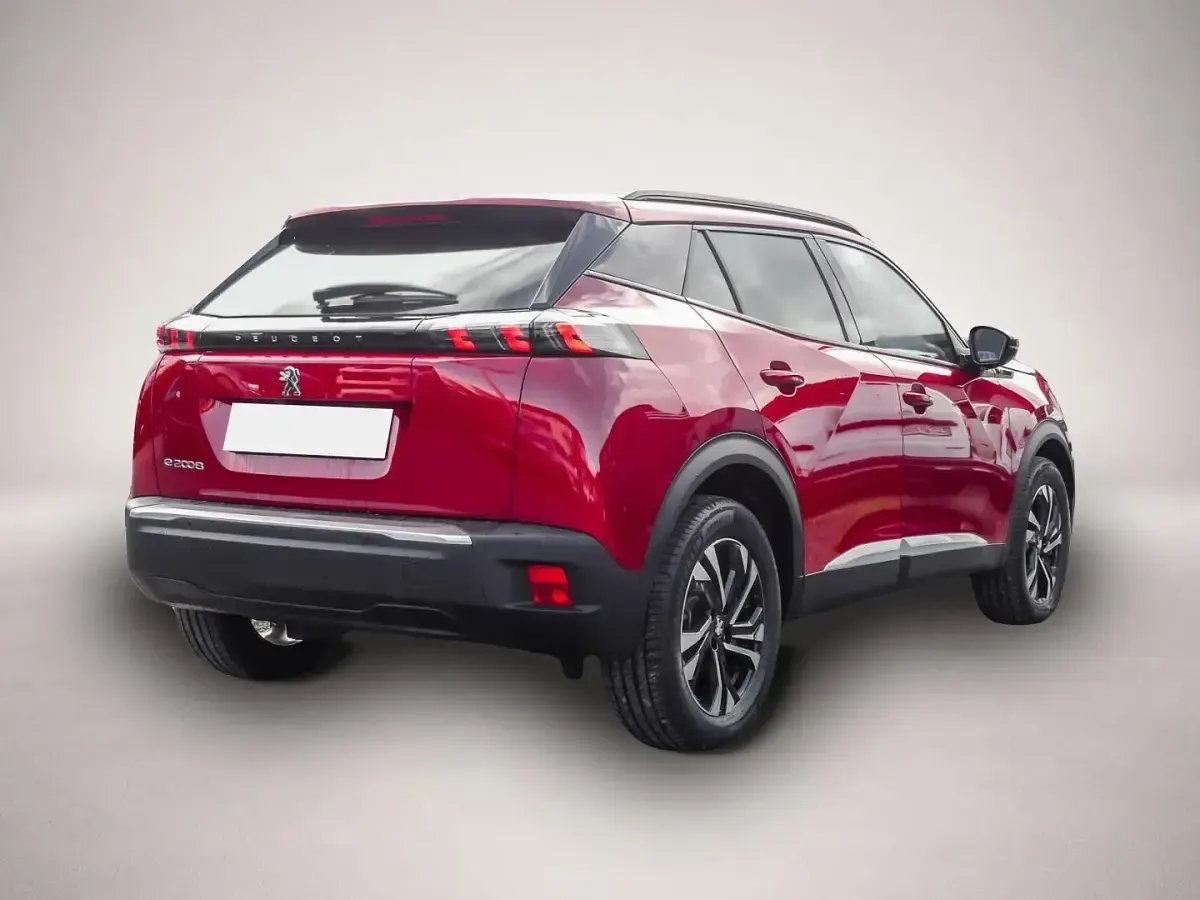 Gebraucht Peugeot e-2008 Allure 100 kW (136 PS) 2021 Manufacturer SUV