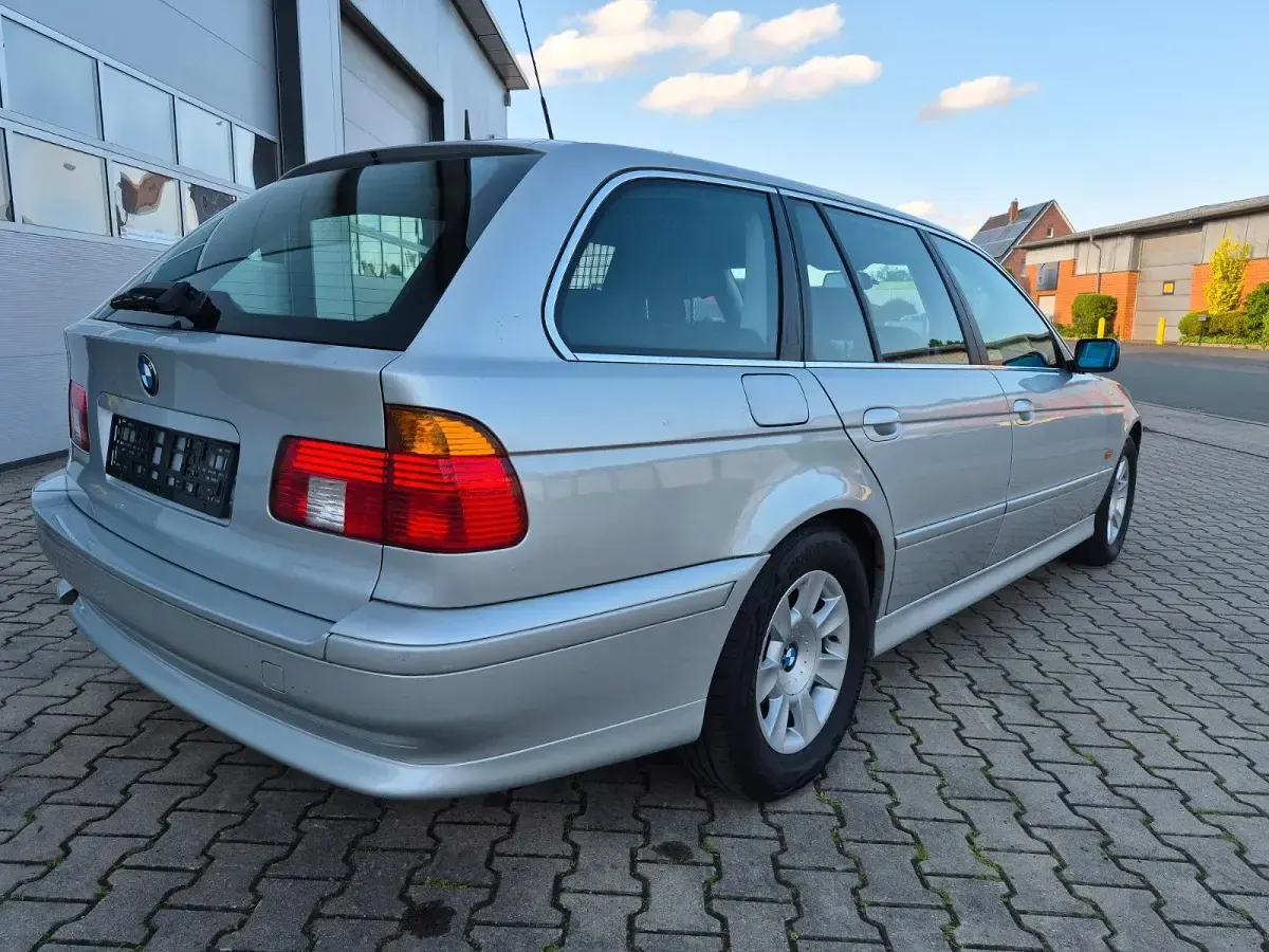 Gebraucht BMW 525 163 PS (119 kW) 2003 Silber Kombi