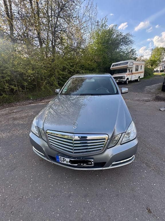 Gebraucht Mercedes E250 Elegance 204 PS (150 kW) 2012 Grau Limousine