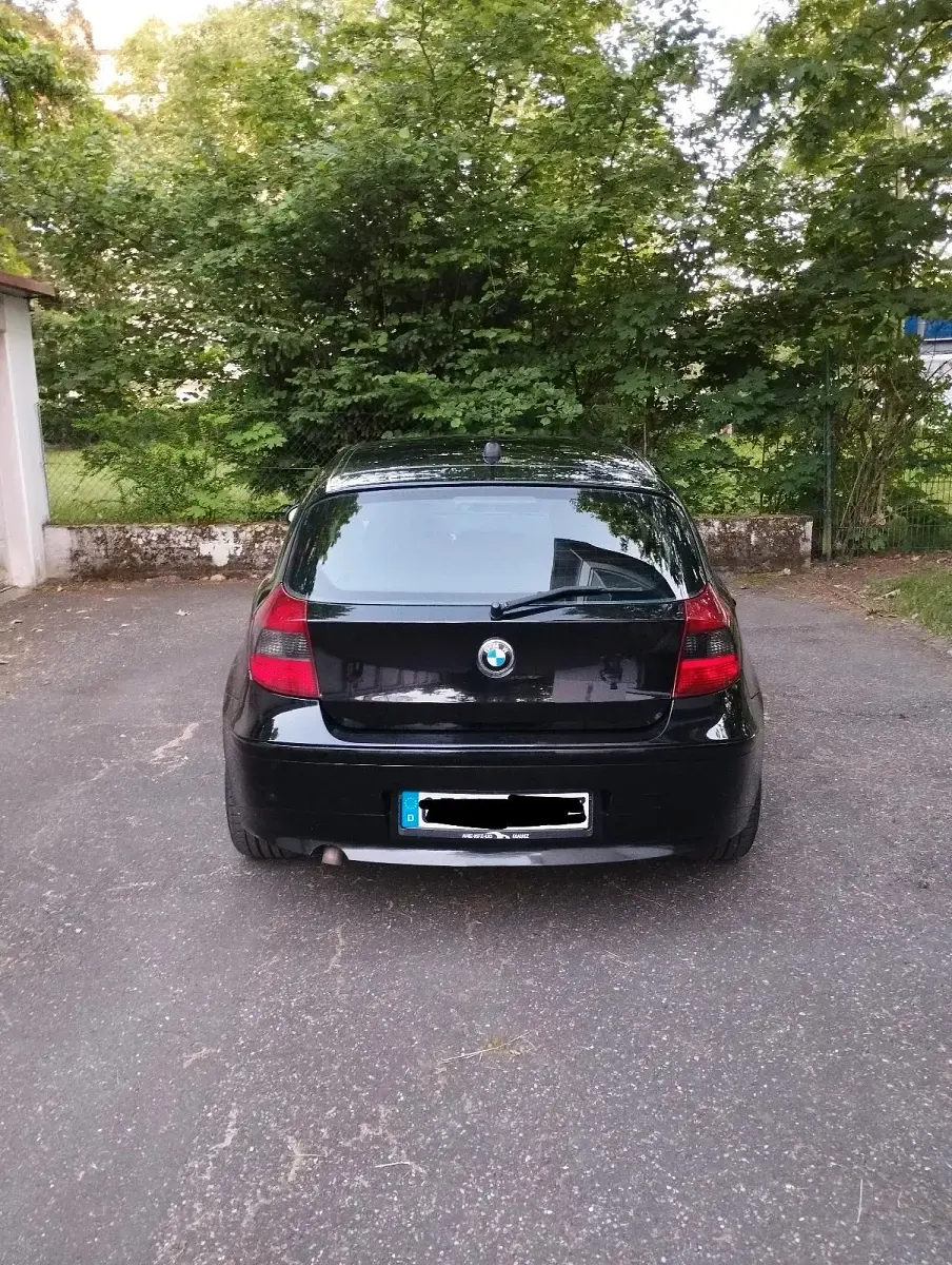 Gebraucht BMW 118 122 PS (89 kW) 2005 Schwarz Kleinwagen
