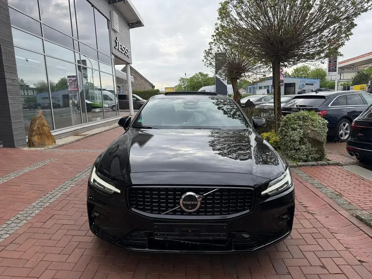 Gebraucht Volvo S60 Ultimate 250 PS (183 kW) 2023 Schwarz metallic Limousine