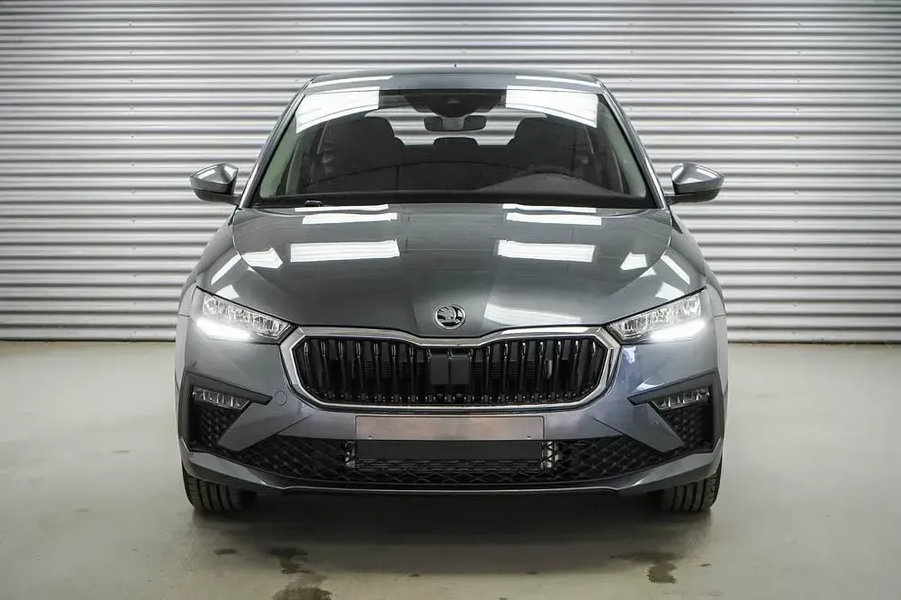 Neu Skoda Scala Selection 116 PS (85 kW) 2026 Graphite grau metallic (5x) Kleinwagen