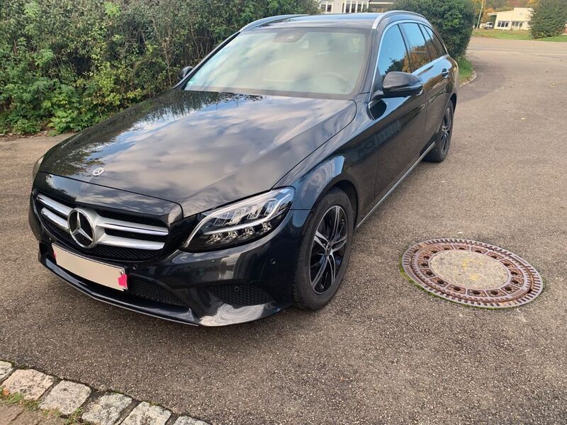 Schwarz Gebraucht 2020 Mercedes C180 Limousine | 21.500 € (Superpreis) - Bild 1/4