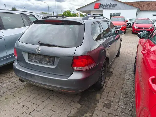 Gebraucht VW Golf VII Trendline 140 PS (102 kW) 2013 Platinum grey metallic (metallic) Kombi