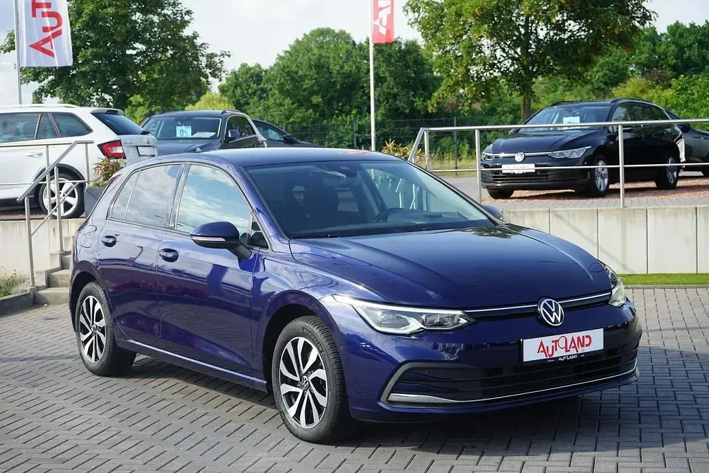 Gebraucht VW Golf VIII Active 150 PS (110 kW) 2022 Blau Limousine