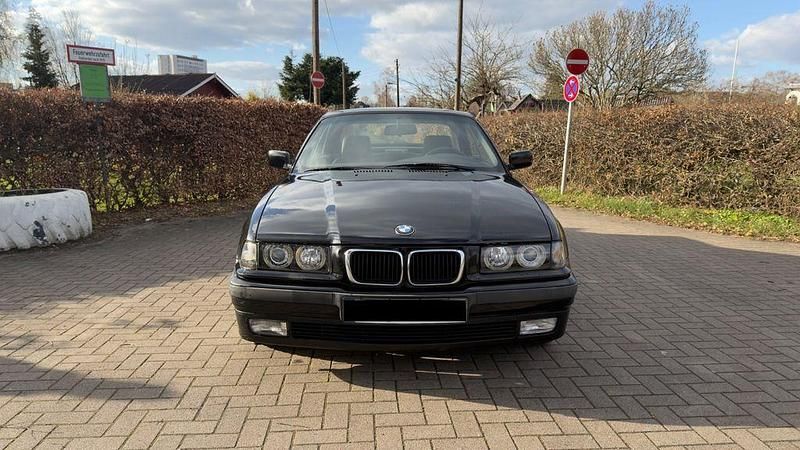 Gebraucht BMW 318 Cabriolet 116 PS (85 kW) 1997 Schwarz Cabrio