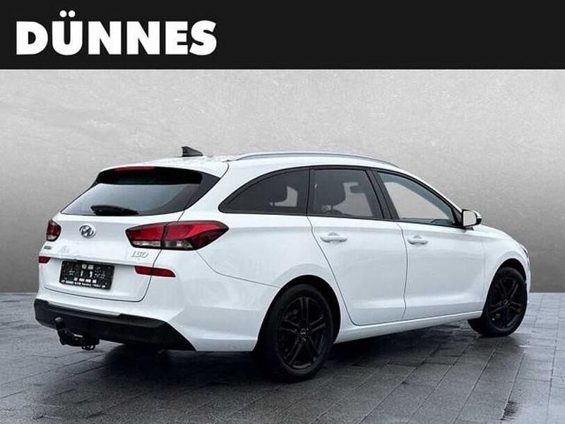 Gebraucht Hyundai i30 103 PS (75 kW) 2017 Weiß Kombi