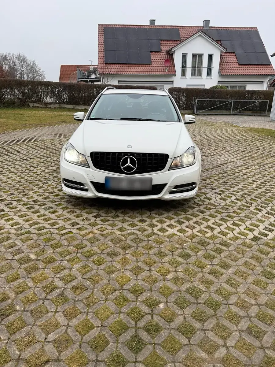 Gebraucht Mercedes C180 156 PS (114 kW) 2012 Weiß Kombi