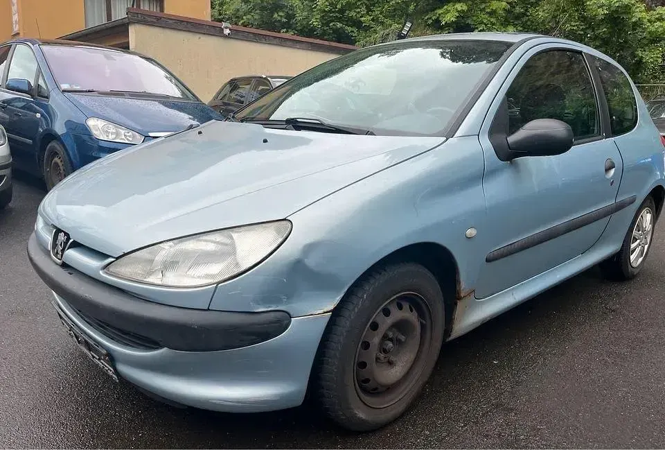Używany Peugeot 206 60 KM (44 kW) 2001 Niebieski Hatchback