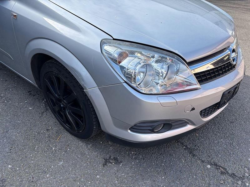 Gebraucht Opel Astra Cosmo 140 PS (102 kW) 2007 Silber Limousine