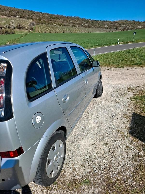 Gebraucht Opel Meriva 104 PS (76 kW) 2007 Silber Van / Kleinbus