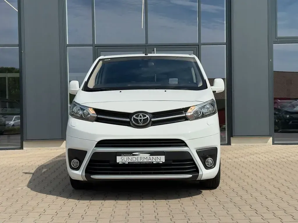 Gebraucht Toyota Proace Verso Team 177 PS (130 kW) 2019 Weiß Kombi