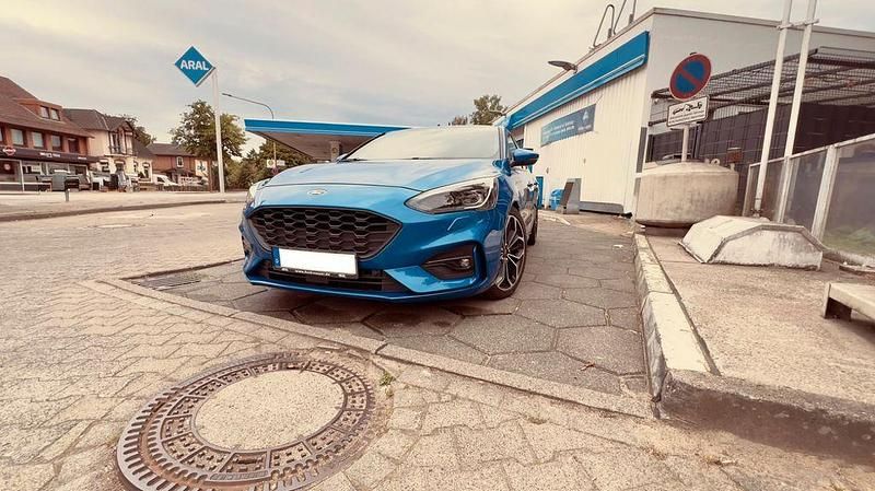 Gebraucht Ford Focus ST-Line 120 PS (88 kW) 2018 Blau Limousine