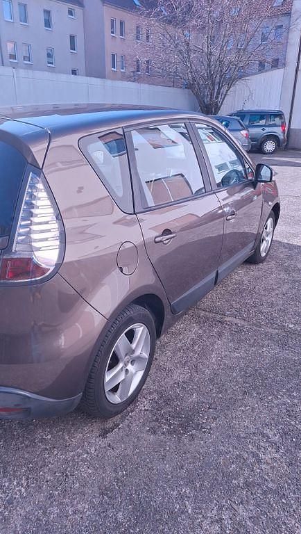 Gebraucht Renault Scénic III Dynamique 110 PS (80 kW) 2013 Braun Van / Kleinbus