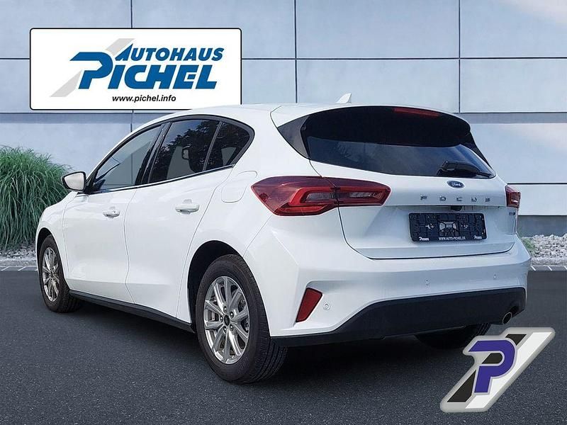 Gebraucht Ford Focus Titanium 125 PS (91 kW) 2023 Weiß Limousine