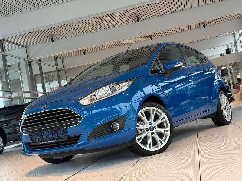 Blau Gebraucht 2014 Ford Fiesta Titanium Kleinwagen | 6.991 € (Fairer Preis) - Bild 1/4