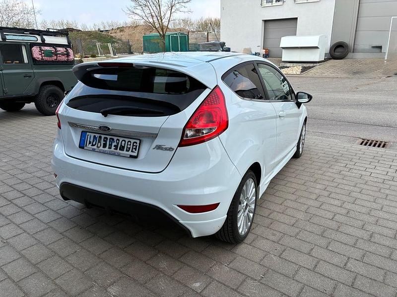 Gebraucht Ford Fiesta ST-Line 97 PS (71 kW) 2012 Weiß Kleinwagen