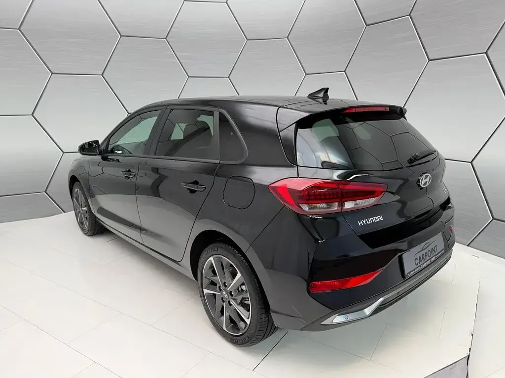 Neu Hyundai i30 GO! 97 PS (71 kW) 2025 Schwarz Limousine