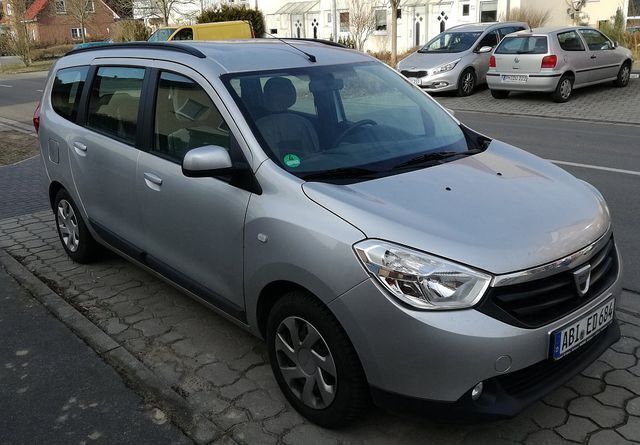 Gebraucht Dacia Lodgy Lauréate 83 PS (61 kW) 2013 Silber metallic Van / Kleinbus