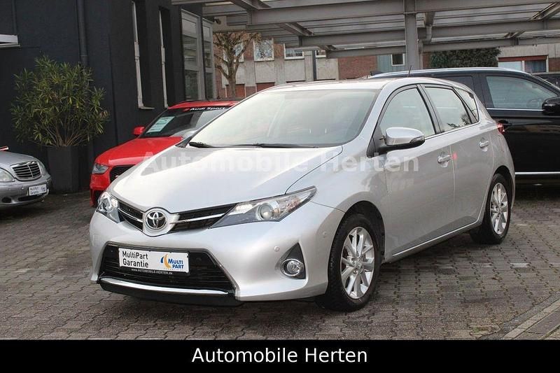Silber Gebraucht 2014 Toyota Auris Life+ Limousine | 8.650 € (Guter Preis) - Bild 1/4