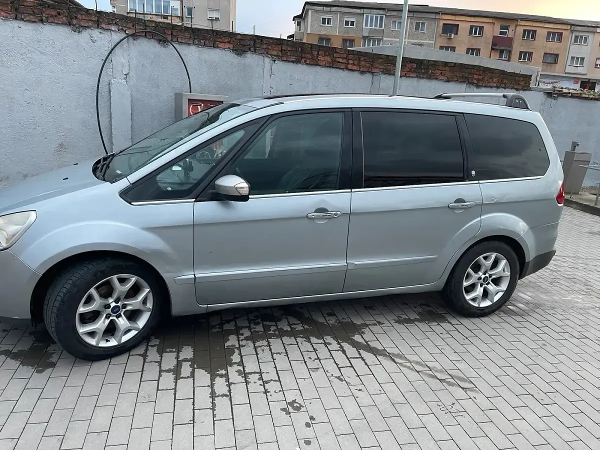 Używany Ford Galaxy 140 KM (102 kW) 2008 Srebrny Minivan