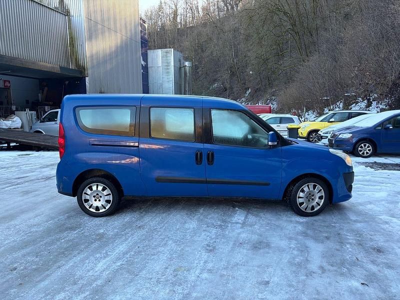 Gebraucht Fiat Doblò 105 PS (77 kW) 2010 Blau Van / Kleinbus
